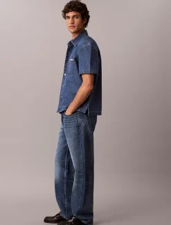 Calvin Klein Kastig geschnittenes Jeanshemd mit kurzen Ärmeln^Herren Hemden & Poloshirts