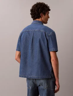 Calvin Klein Kastig geschnittenes Jeanshemd mit kurzen Ärmeln^Herren Hemden & Poloshirts