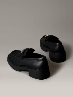 Calvin Klein Kastige Slipper mit Zehenschürze aus Leder^Damen Flache Schuhe