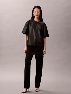 Calvin Klein Kastiges T-Shirt aus Kunstleder^Damen T-shirts & Tops