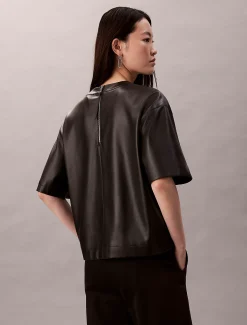 Calvin Klein Kastiges T-Shirt aus Kunstleder^Damen T-shirts & Tops