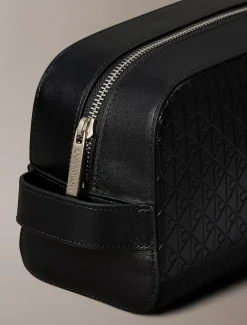 Calvin Klein Kulturbeutel mit geprägtem Emblem-Logo^Herren Geldbörsen & Kartenetuis