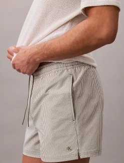 Calvin Klein Kurze Badeshorts mit Kordelzug - Seersucker^Herren BademodeFrisch Eingetroffen