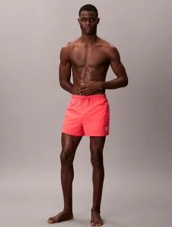 Calvin Klein Kurze Badeshorts mit Kordelzug – CK Monogram^Herren BademodeFrisch Eingetroffen