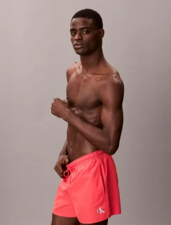 Calvin Klein Kurze Badeshorts mit Kordelzug – CK Monogram^Herren BademodeFrisch Eingetroffen