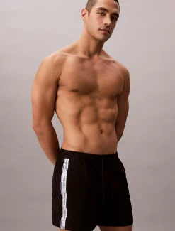 Calvin Klein Kurze Badeshorts mit Kordelzug - Logo Tape^Herren BademodeFrisch Eingetroffen