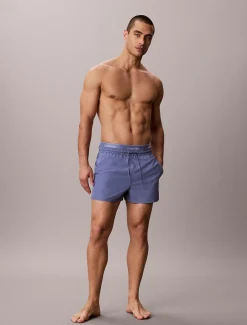 Calvin Klein Kurze Badeshorts mit Kordelzug – CK Essentials^Herren BademodeFrisch Eingetroffen