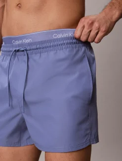 Calvin Klein Kurze Badeshorts mit Kordelzug – CK Essentials^Herren BademodeFrisch Eingetroffen