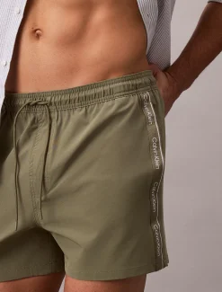 Calvin Klein Kurze Badeshorts mit Kordelzug - Logo Tape^Herren BademodeFrisch Eingetroffen