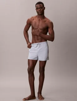 Calvin Klein Kurze Badeshorts mit Kordelzug – CK Monogram^Herren BademodeFrisch Eingetroffen