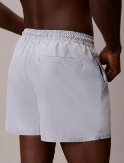 Calvin Klein Kurze Badeshorts mit Kordelzug – CK Monogram^Herren BademodeFrisch Eingetroffen