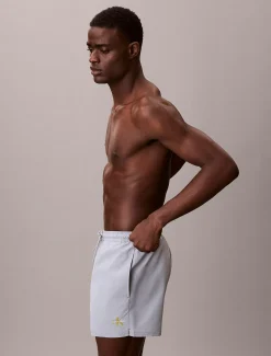 Calvin Klein Kurze Badeshorts mit Kordelzug – CK Monogram^Herren BademodeFrisch Eingetroffen