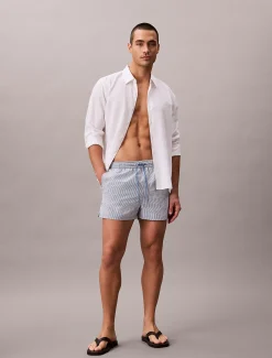Calvin Klein Kurze Badeshorts mit Kordelzug - Seersucker^Herren BademodeFrisch Eingetroffen