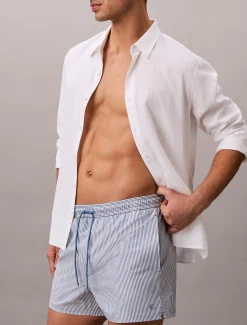 Calvin Klein Kurze Badeshorts mit Kordelzug - Seersucker^Herren BademodeFrisch Eingetroffen