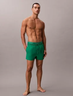 Calvin Klein Kurze Badeshorts mit Kordelzug – CK Essentials^Herren BademodeFrisch Eingetroffen