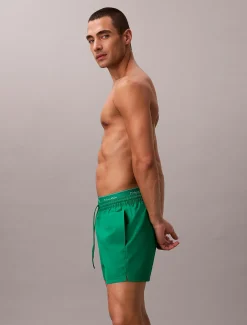 Calvin Klein Kurze Badeshorts mit Kordelzug – CK Essentials^Herren BademodeFrisch Eingetroffen