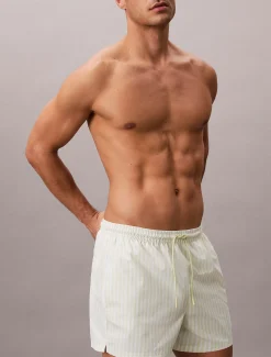 Calvin Klein Kurze Badeshorts mit Kordelzug – CK Monogram^Herren BademodeFrisch Eingetroffen