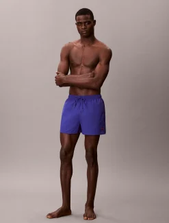 Calvin Klein Kurze Badeshorts mit Kordelzug – CK Monogram^Herren BademodeFrisch Eingetroffen