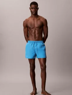Calvin Klein Kurze Badeshorts mit Kordelzug – CK Essentials^Herren BademodeFrisch Eingetroffen
