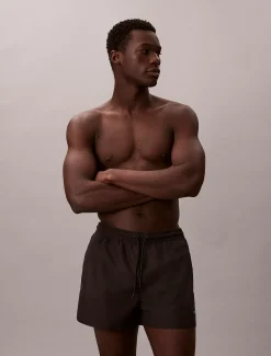 Calvin Klein Kurze Badeshorts mit Kordelzug – CK Monogram^Herren BademodeFrisch Eingetroffen