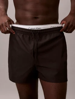Calvin Klein Kurze Badeshorts mit Kordelzug – CK Essentials^Herren BademodeFrisch Eingetroffen