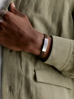 Calvin Klein Lederarmband mit Logo-Plakette^Herren Uhren & Schmuck