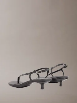 Calvin Klein Lina - Sandalen mit Kitten-Heel-Absatz aus Leder^Damen SandalenFrisch Eingetroffen