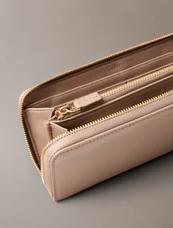 Calvin Klein Längliches Reißverschluss-Portemonnaie mit Monogramm-Metallelementen^Damen Geldbörsen & Etuis