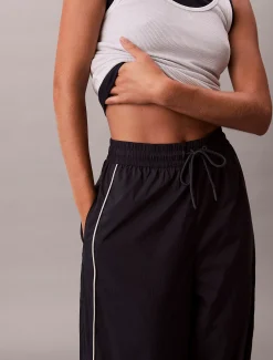 Calvin Klein Lässige Jogginghose aus Nylon im Knitter-Look^Damen Hosen & Shorts