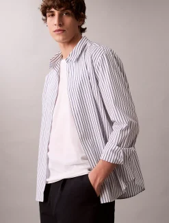 Calvin Klein Lässiges Button-Down-Hemd aus Baumwolle mit doppelten Streifen^Herren Hemden & Poloshirts