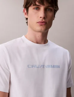 Calvin Klein Lässiges Logo-T-Shirt mit auffälliger Grafik^Herren T-shirts