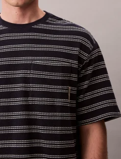 Calvin Klein Lässiges T-Shirt aus Jacquard mit Tasche und Streifenmuster^Herren T-shirts
