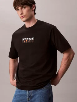 Calvin Klein Lässiges T-Shirt mit Block-Logo-Grafik^Herren T-shirts