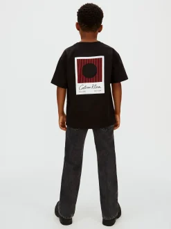 Calvin Klein Lässiges T-Shirt mit Grafik auf der Rückseite^Kinder Kleidung