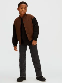 Calvin Klein Lässiges T-Shirt mit Grafik auf der Rückseite^Kinder Kleidung