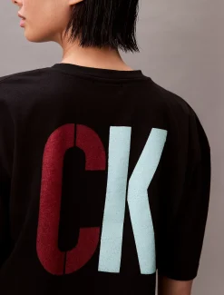 Calvin Klein Marc Hundley Lässiges cropped T-Shirt mit grafischem Pride-Print^Damen T-shirts & Tops