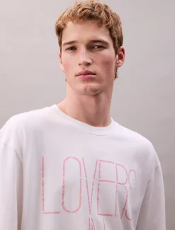 Calvin Klein Marc Hundley Pride Lovers lässiges T-Shirt mit grafischem Print^Herren T-shirts