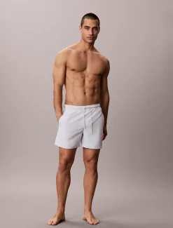Calvin Klein Medium Badeshorts mit Tunnelzug – CK Essentials^Herren BademodeFrisch Eingetroffen