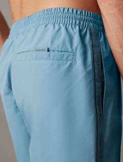 Calvin Klein Medium Badeshorts mit Tunnelzug - Logo Tape^Herren BademodeFrisch Eingetroffen
