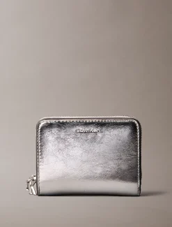 Calvin Klein Metallisches Portemonnaie mit Monogramm und Reißverschluss^Damen Geldbörsen & Etuis