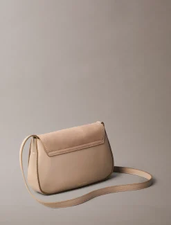 Calvin Klein Monogramm-Beutel aus Wildleder mit Kettenriemen^Damen Umhängetaschen|Taschen