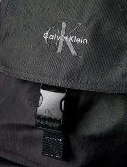 Calvin Klein Nylon-Rucksack mit Monogramm-Logo und Klappe oben^Herren RucksäckeFrisch Eingetroffen|Taschen