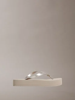 Calvin Klein Perlmuttfarbene Plateau-Flip-Flops^Damen Slippers|SandalenFrisch Eingetroffen