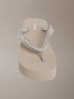 Calvin Klein Perlmuttfarbene Plateau-Flip-Flops^Damen Slippers|SandalenFrisch Eingetroffen