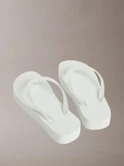 Calvin Klein Perlmuttfarbene Plateau-Flip-Flops^Damen Slippers|SandalenFrisch Eingetroffen