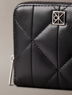 Calvin Klein Quadratisches gestepptes Portemonnaie mit Reißverschluss und Emblem^Damen Geldbörsen & Etuis