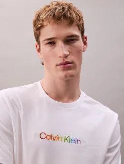 Calvin Klein Regenbogen-Logo-T-Shirt - Pride^Herren T-shirts