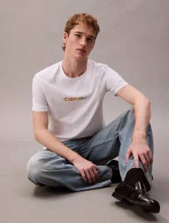 Calvin Klein Regenbogen-Logo-T-Shirt - Pride^Herren T-shirts