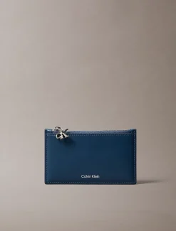 Calvin Klein RFID-Kartenetui aus Leder mit Monogramm-Anhänger^Damen Geldbörsen & Etuis