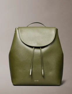 Calvin Klein Rucksack mit Klappe und großem Folien-Logo^Damen Rucksäcke|Taschen